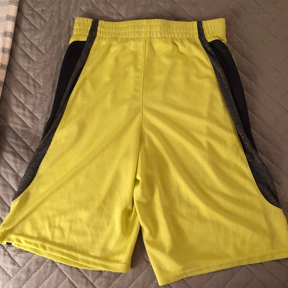Champion shorts - L (BOYS) - Picture 3 of 3